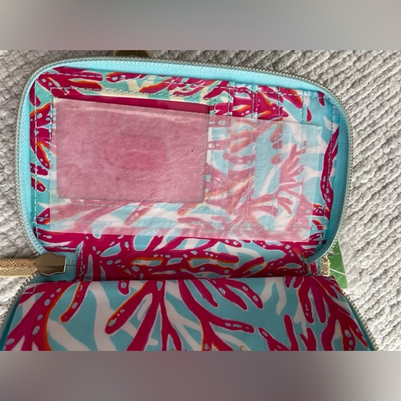 NWT Lilly Pulitzer wristlet Breakwater Blue holds small iPhone - Picture 2 of 9
